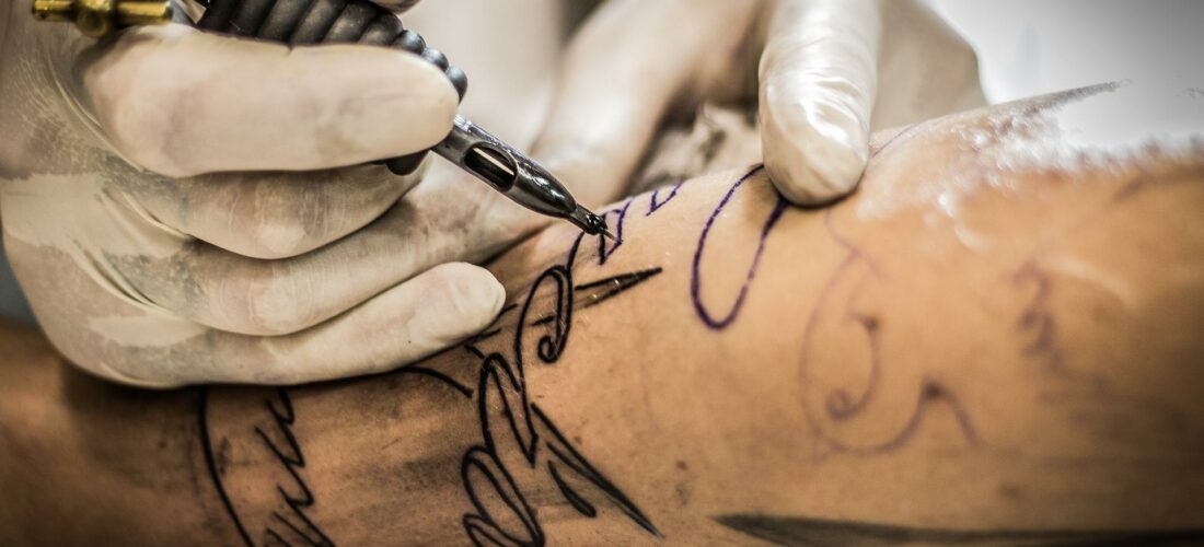 10 porad, jak przygotować się do pierwszego tatuażu i sprawić, by był to bezproblemowy proces