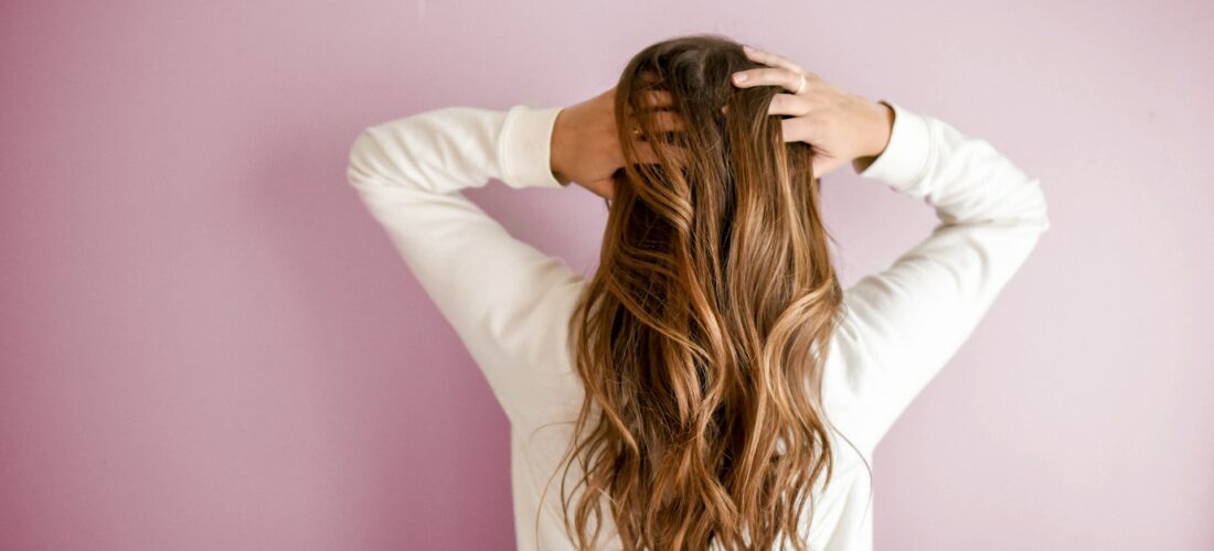 Przetłuszczające się włosy – jak zapobiegać?