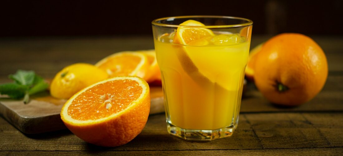 Sok pomarańczowy – ile ma kalorii i dlaczego warto go pić?