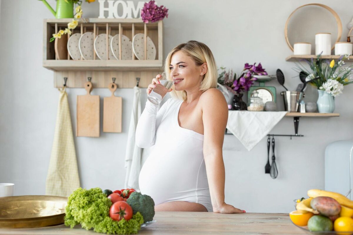 Jak odżywiać się w ciąży? Jakich produktów unikać?